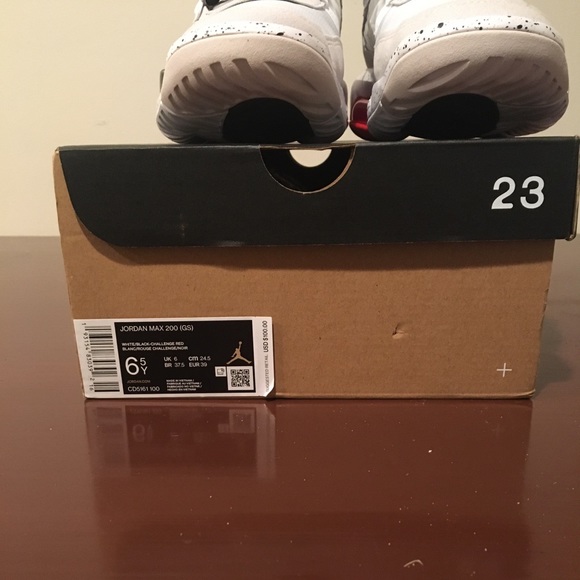 Jordan Max 200 "White Challenge" GS Size 6.5 - Picture 7 of 7
